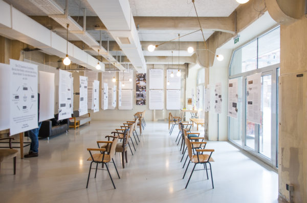 Voorbeeld van een expositie met verhalen van een social lab van KL in Wenen.